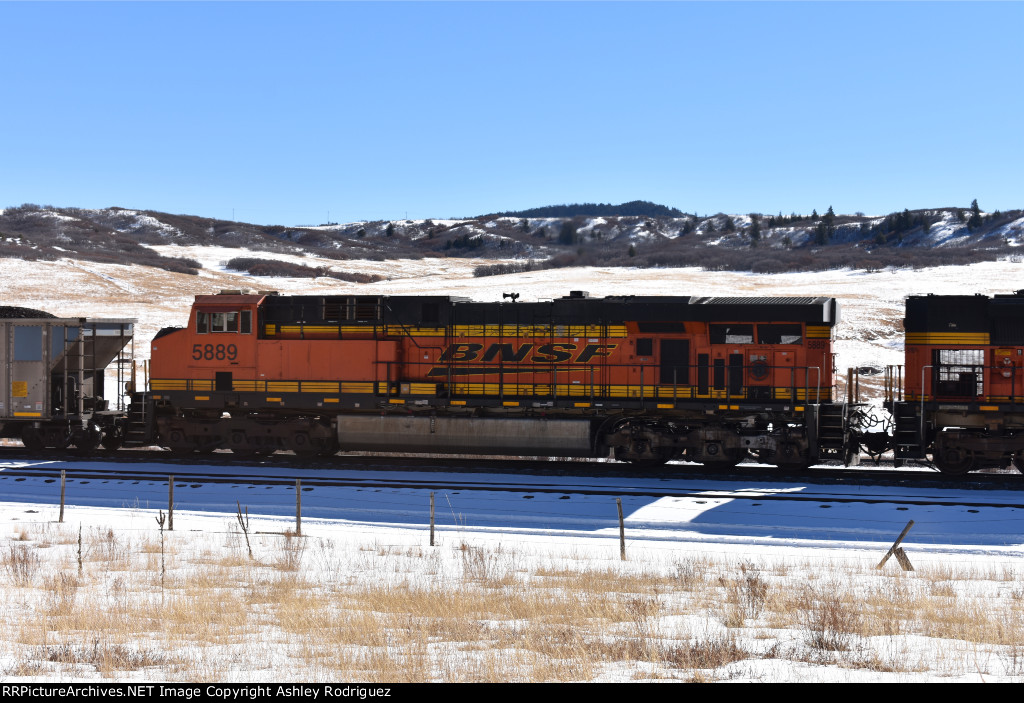 BNSF 5889